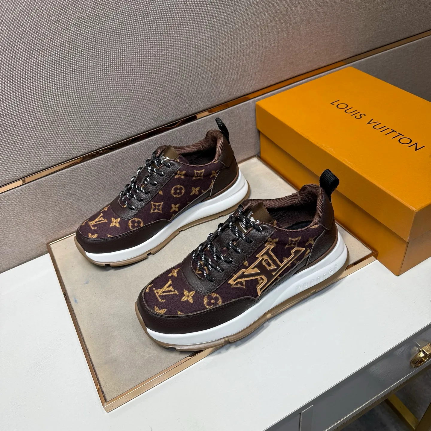 ⬛️Men's shoes 💰p442【LV～】Men's casual shoes 2025z cabinet sales simultaneously 🔶Size: 38-44#️⃣ 🔷3 colors🔜The upper is made of multi-material splicing➕Mesh lining, comfortable and breathable, sole: original comfortable and wear-resistant outsole, ⚠️real thing📱photographed🎬real thing is better📢📢📢